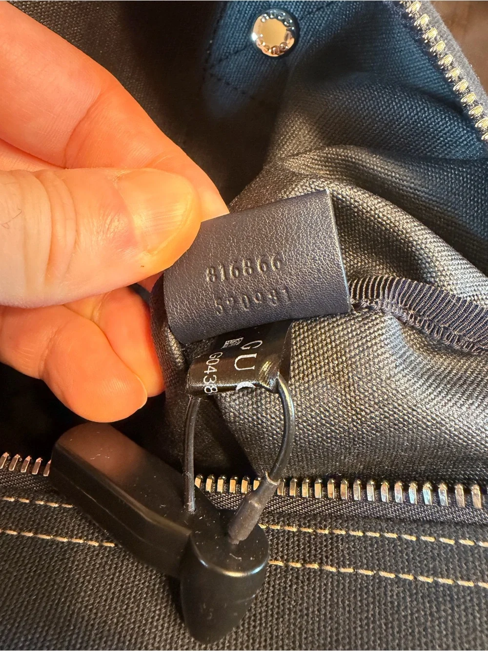 New Authentic Gucci Crest Logo Navy Canvas Duffle Bag Large